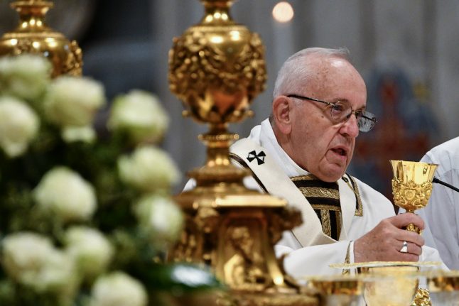 Pope denounces 'din of rich few' on World Day of Poor