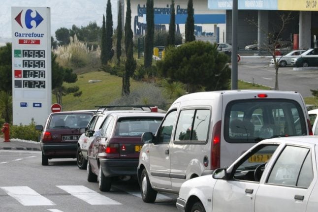 French supermarkets cut cost of petrol to appease angry motorists