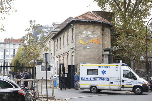 Paris hospital offers to pay Parisians €50 per poo (and ends up clogged with volunteers)
