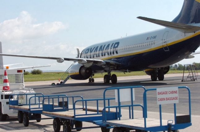 France sends in bailiffs to seize Ryanair plane on tarmac at Bordeaux airport