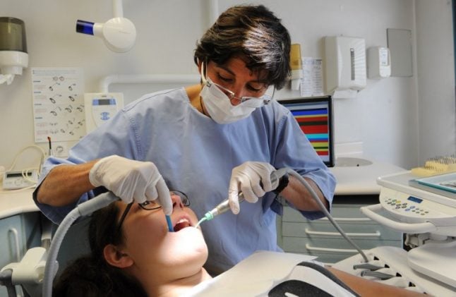 Spaniard with metal allergy wins record €2.5 million case against reckless dentist