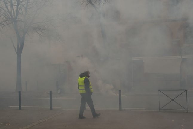 Police teargas 'yellow vest' protesters in Paris
