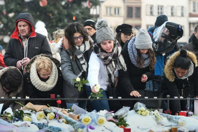 Hundreds gather to honour Strasbourg victims