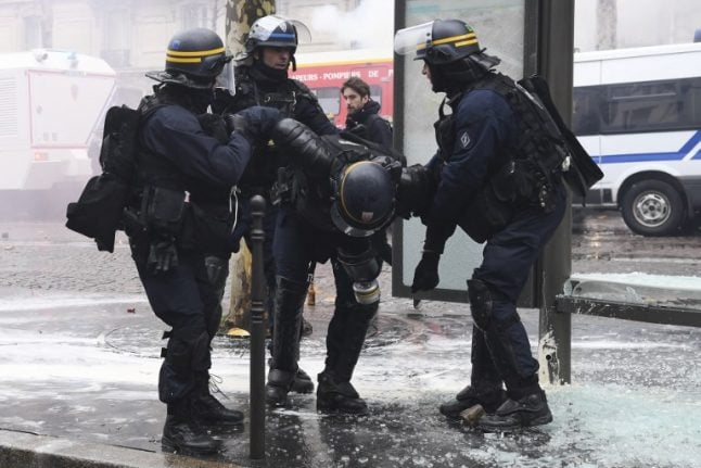 French police warn the government: 'We're at breaking point'