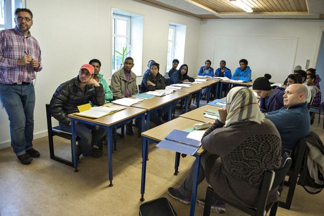 Refugees with jobs miss Danish lessons: language schools