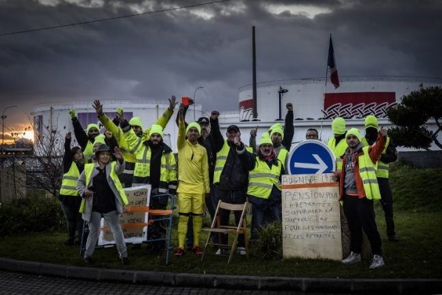 French police clear 'yellow vests' from roadside strongholds