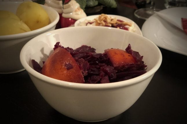 VIDEO: How to make Danish Christmas red cabbage