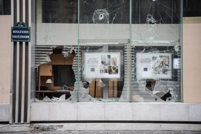 Bank of France: Yellow vest violence slashes economic growth