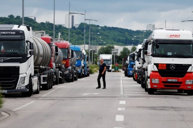 French trucking unions call off planned strike