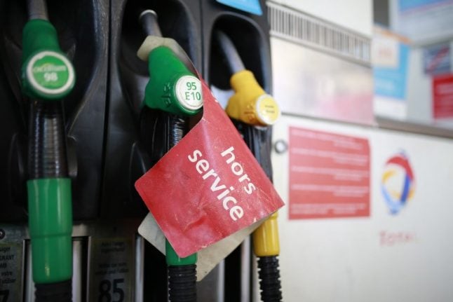 Petrol shortages hit Brittany as ‘yellow vests’ block fuel depots