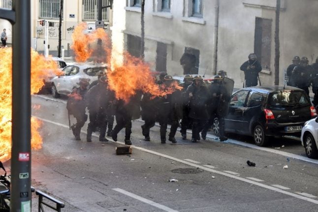 UPDATED: France to deploy 89,000 police officers to maintain order on Saturday