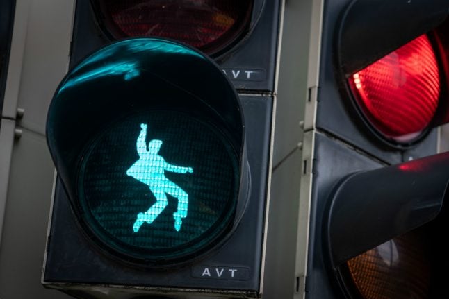 Stop and rock: New Elvis Presley traffic light flashes in Friedberg