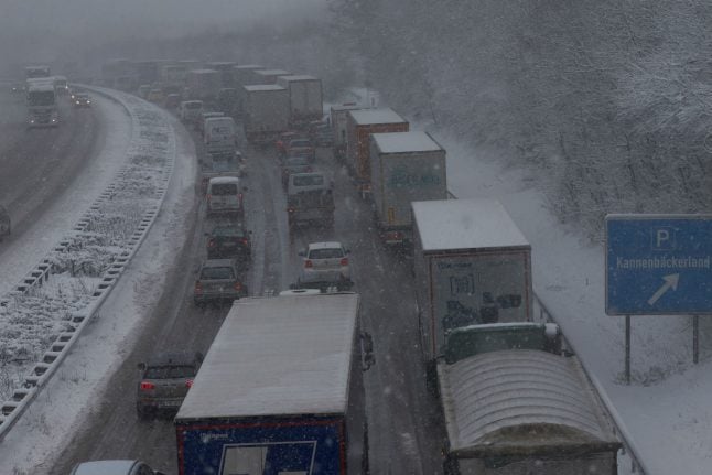 Icy weather causes traffic chaos in Germany