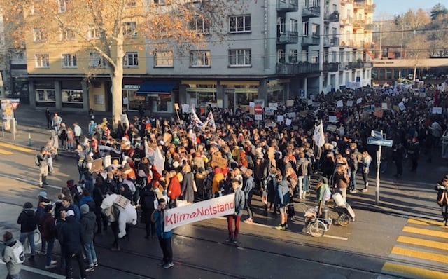 Thousands of Swiss students protest against climate inaction