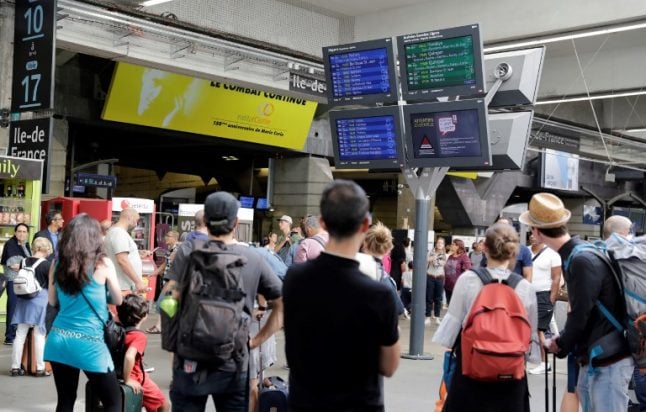 Paris Montparnasse train users face huge delays due to power cut