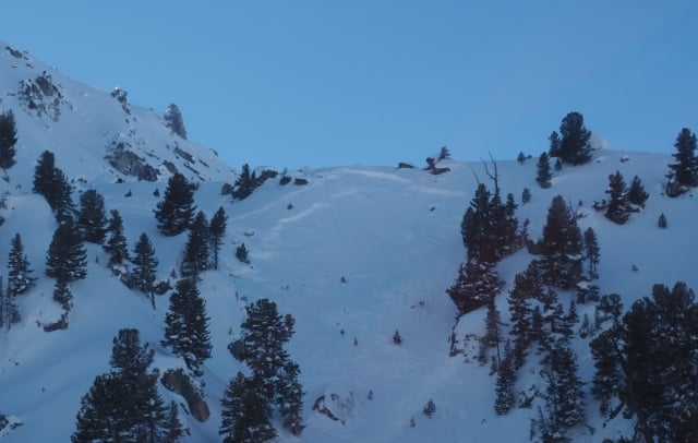 Swedish skier killed in avalanche in Swiss canton of Valais