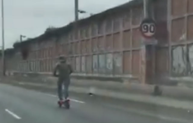 Video: Frenchman filmed riding at 85 km/h on Paris motorway... on an electric scooter