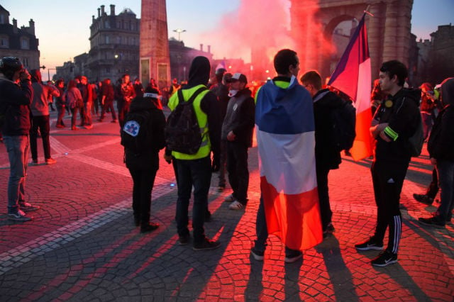 Thousands mark 14th weekend of France's 'yellow vest' protests