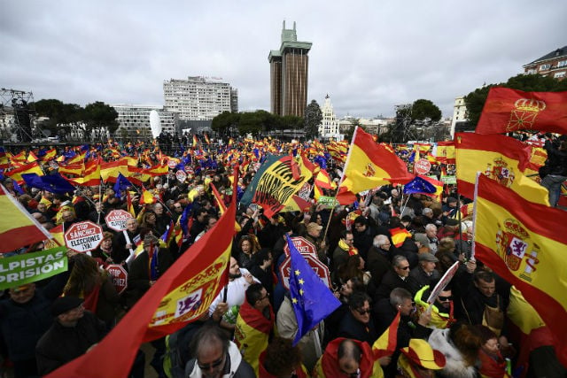 Nearly 50,000 protest protest in Spain against PM's talks with separatists