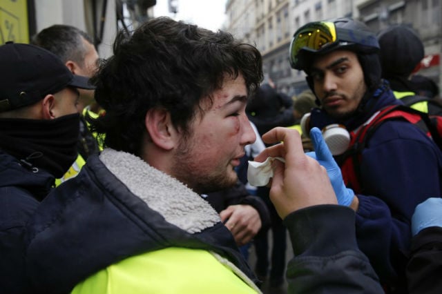 VIDEO: Pitched battle between opposing 'yellow vests' in Lyon