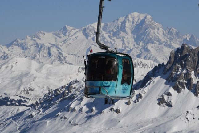 Skiers rescued by helicopter after cable car breaks down in French Alps resort