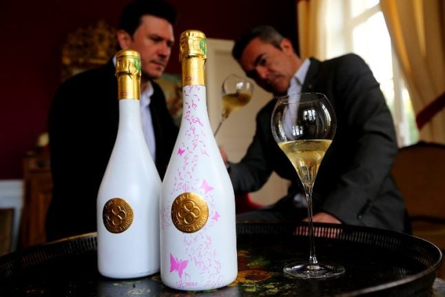 French winemaker introduces colour-changing Champagne bottle