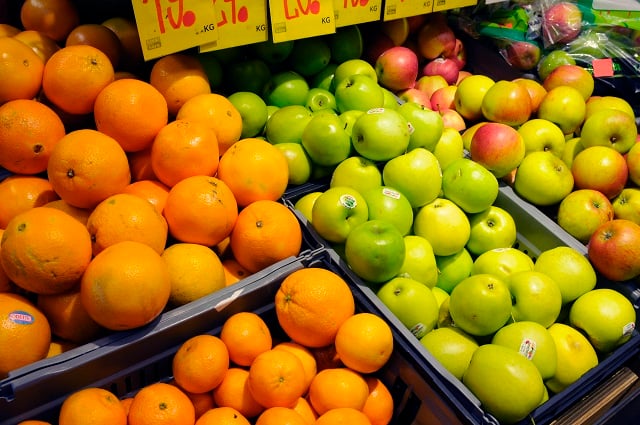Swedish researcher makes bioplastic from fruit waste