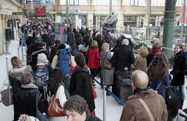 Eurostar passengers face five-hour queues in Paris as French customs protest rumbles on