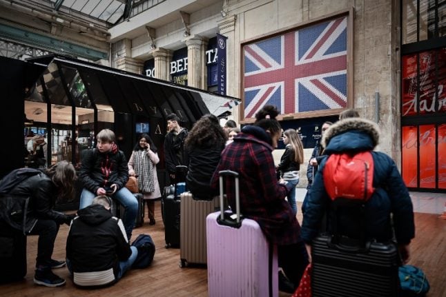 Eurostar chaos LATEST: Paris passengers advised to scrap travel plans for the rest of the week