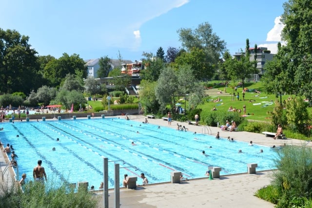 Zurich extends summer swimming pool season by nine weeks