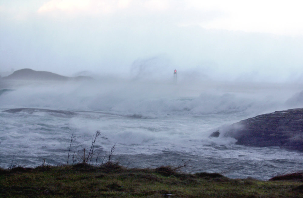 Norway rescuers airlift passengers off cruise ship in storm