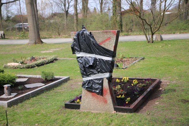Police graves destroyed, defaced with swastikas in Berlin