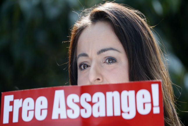 German MPs protest Assange's arrest outside London prison
