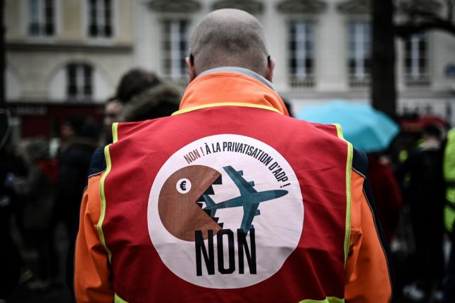 Gilets Jaunes plan 'festive blockade' at French airports this weekend