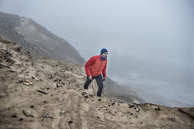 Dane summits Everest without supplemental oxygen