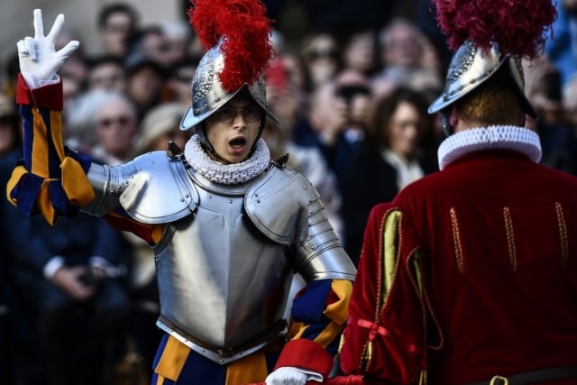 A salary of €1,500 a month and other key figures about the Swiss Guard
