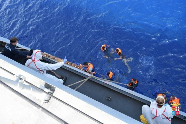 Italian navy rescues 100 people stranded in the Med