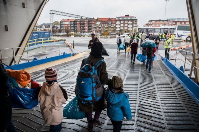 Immigration: Sweden rolls back strict rules on family reunification