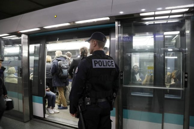 Paris Metro starts clean-up scheme for polluted air in stations