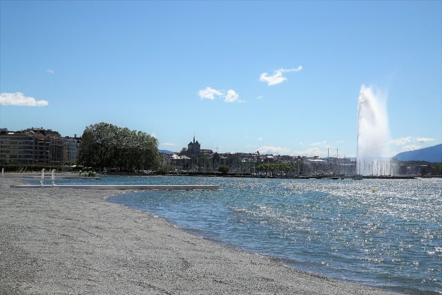 Finally: Geneva's new free public beach opens