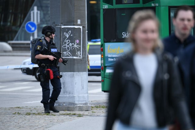UPDATED: Malmö police shoot man in train station in broad daylight