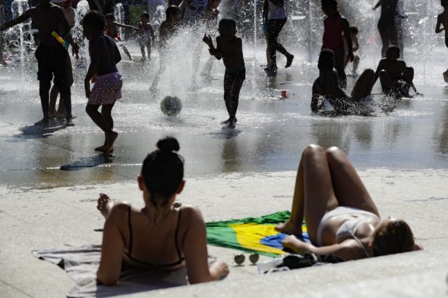 Cool rooms, pools and water fountains - Paris activates emergency heat plan