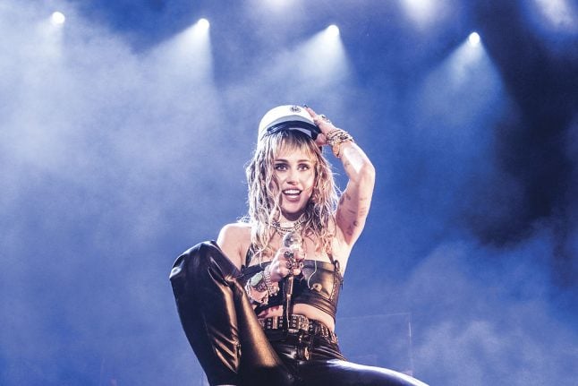 Miley Cyrus wears Danish 'student cap' at Odense concert