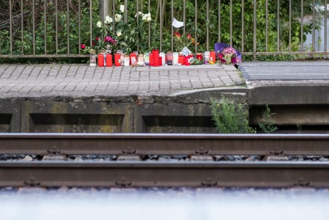 Woman dies after being pushed in front of oncoming train near Duisburg