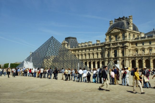 Visitors to Paris' Louvre museum warned to buy tickets in advance