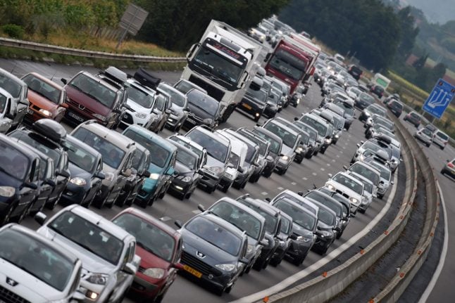 Traffic warnings issued in Paris region as summer holiday exodus begins