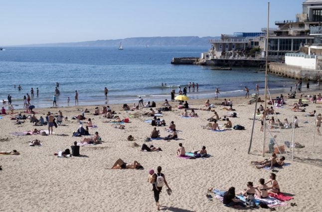 Beaches closed on French Riviera after pollution alert
