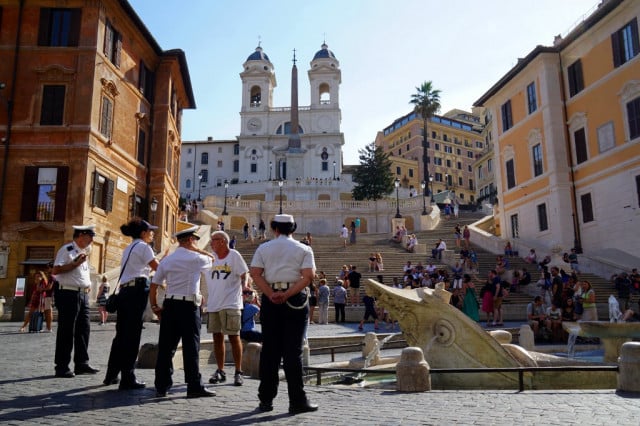 15 strange ways to get into trouble on holiday in Italy