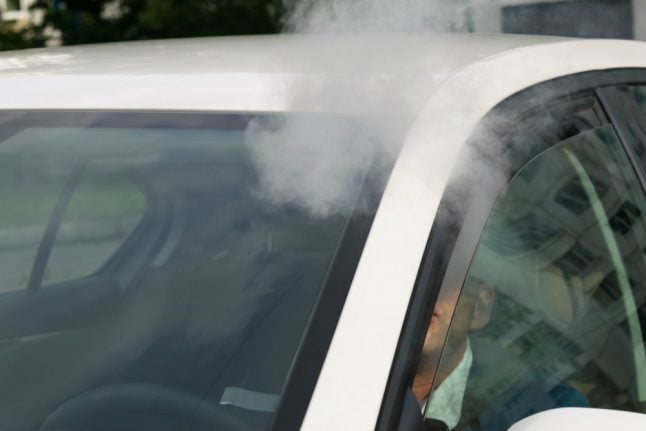 Driver throws cigarette out of window, tells Danish police it is a joint, gets fined for littering