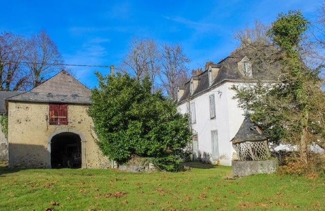 From barns to chateaux: Ten properties to renovate you can buy in France